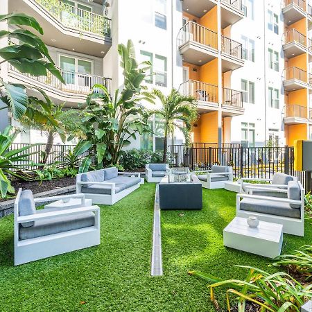 Appartement Tropical Field 1 Bed In Downtown With Free Parking à St. Petersburg Extérieur photo