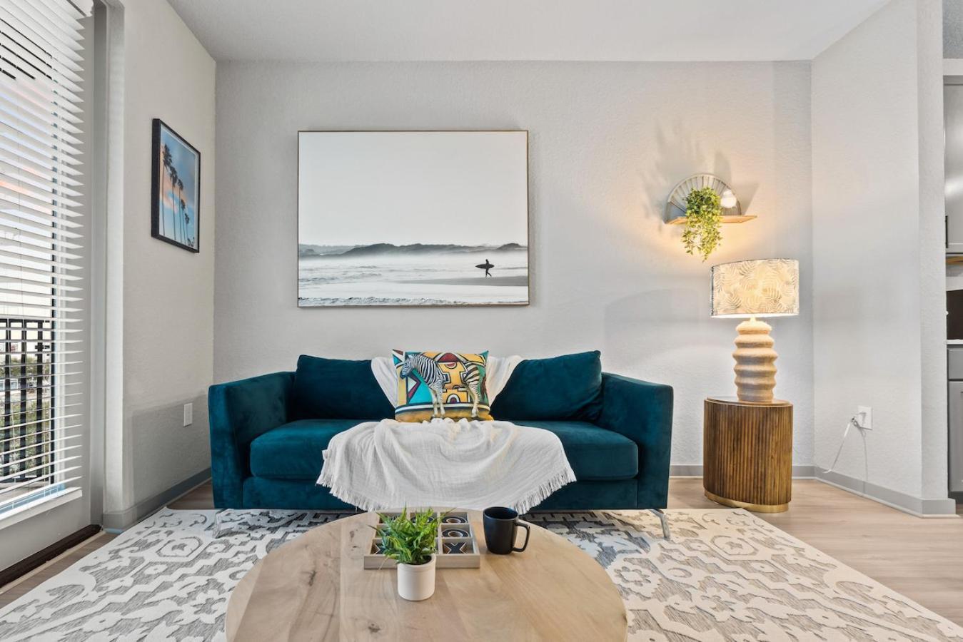 Appartement Tropical Field 1 Bed In Downtown With Free Parking à St. Petersburg Extérieur photo