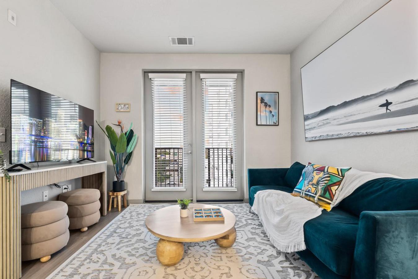 Appartement Tropical Field 1 Bed In Downtown With Free Parking à St. Petersburg Extérieur photo