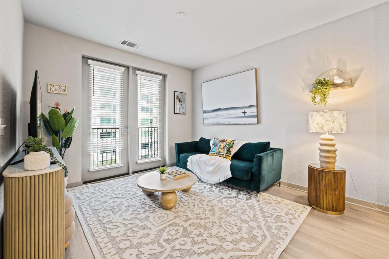 Appartement Tropical Field 1 Bed In Downtown With Free Parking à St. Petersburg Extérieur photo