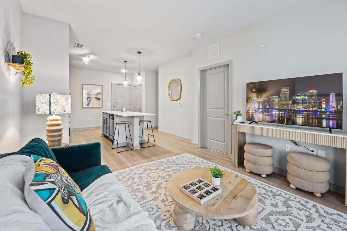 Appartement Tropical Field 1 Bed In Downtown With Free Parking à St. Petersburg Extérieur photo